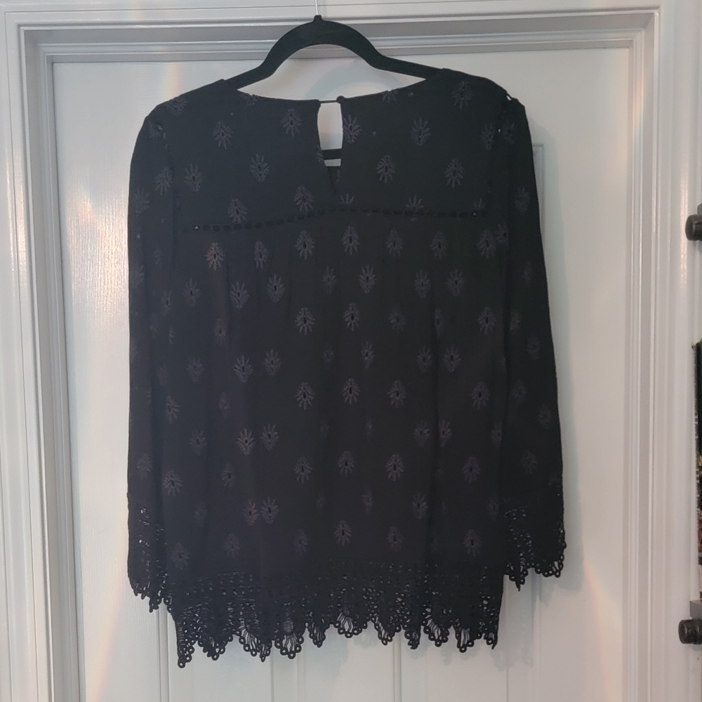 Beautiful black embroidered top - Picture 2 of 3
